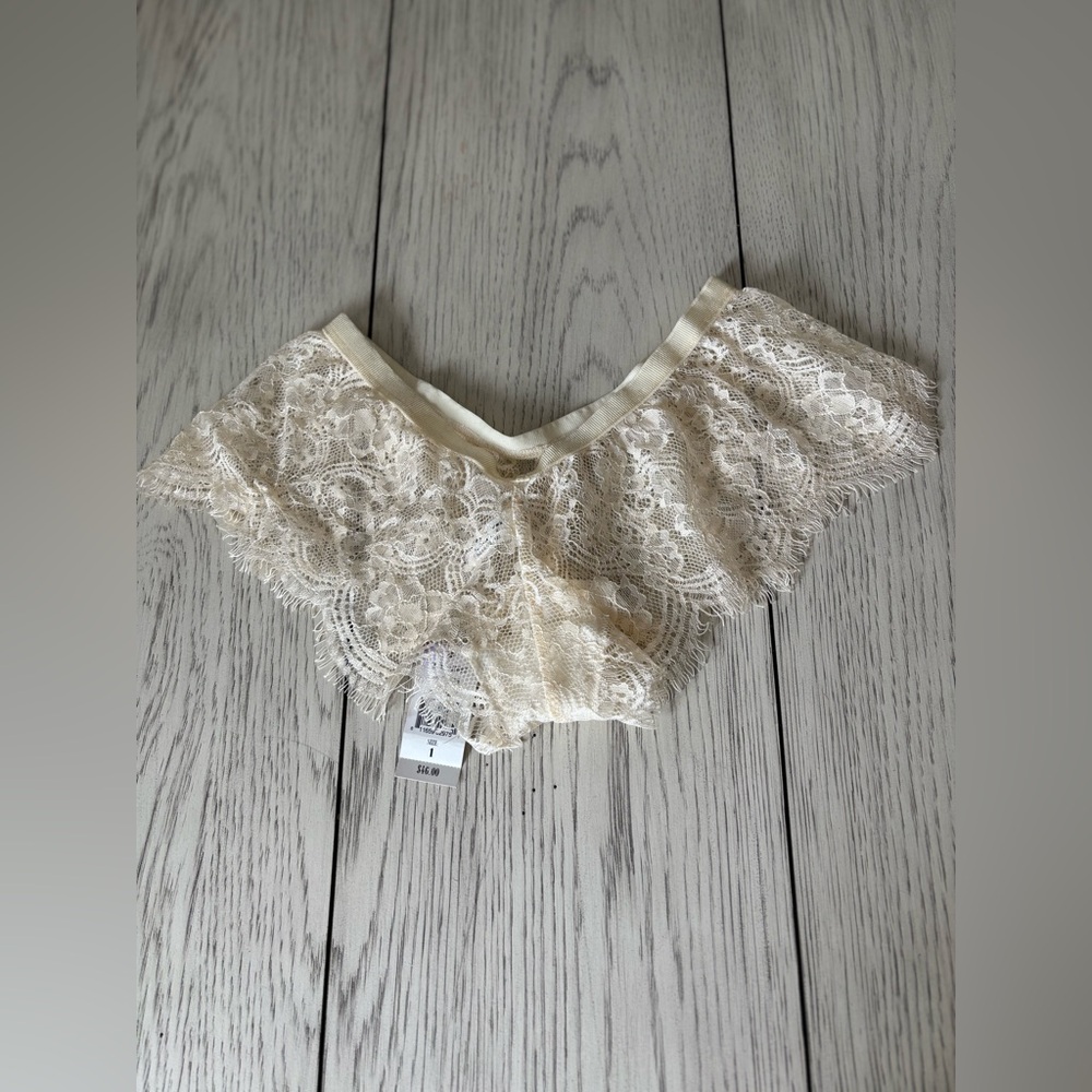 - Bottom, cream/ivory . 1
